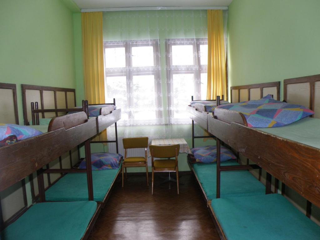 Szkolne Schronisko Mlodziezowe Zloty Widok Hostel Piechowice  Room photo