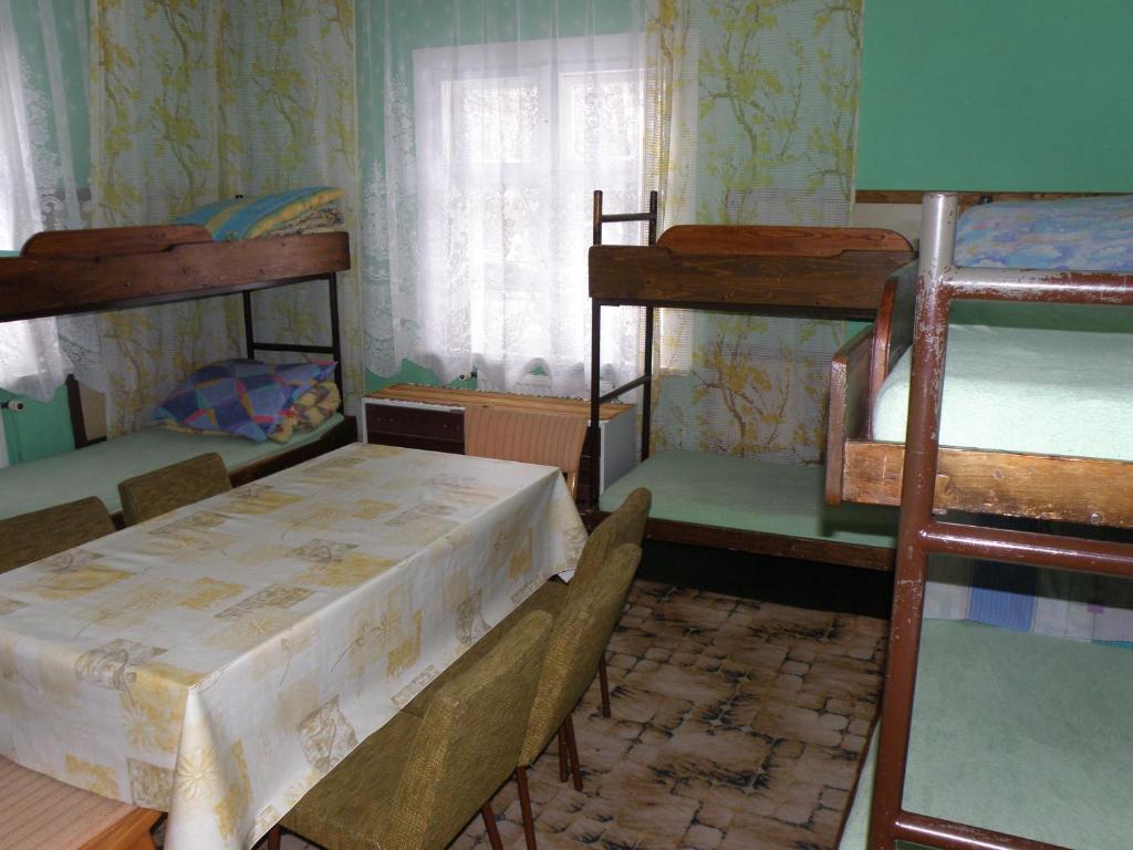 Szkolne Schronisko Mlodziezowe Zloty Widok Hostel Piechowice  Room photo